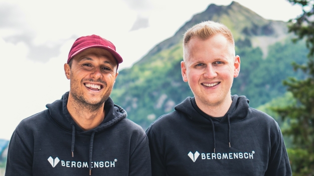 "Mit einer klaren Vision kann man alles erreichen!" - Der studierte Online-Marketer Felix Keser (li.) und der Südtiroler Dominik Ebenkofler haben die Firma Bergmensch im Jahr 2017 gemeinsam gegründet, 2019 erfolgte dann der offizielle Start des Labels, das seine Produkte ausschließlich über das Internet verkauft - Quelle: Bergmensch